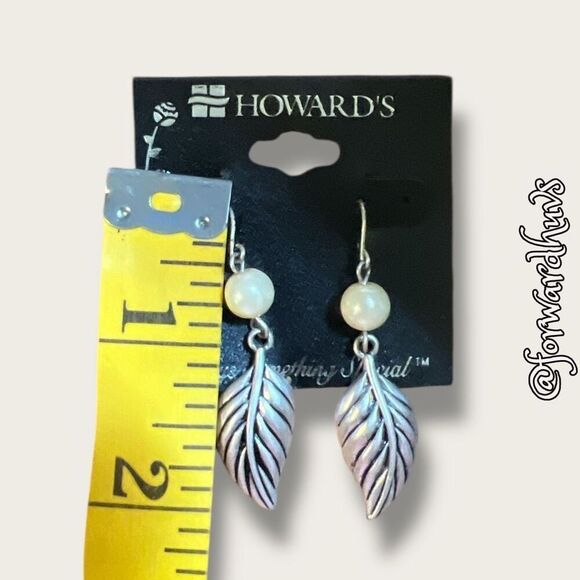 Bundle Sale 3 for $15 | Howard’s Silver Tone Leaf Dangle Earrings - Picture 5 of 7